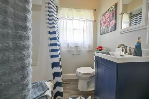 Bath - 245 Gordon Rd, Springfield, OH 45504 photo 3 of 4
