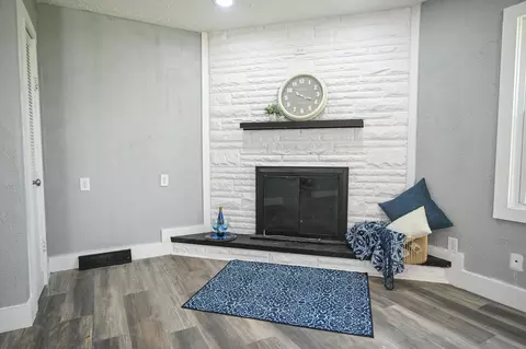 Living - 245 Gordon Rd, Springfield, OH 45504 photo 10 of 10