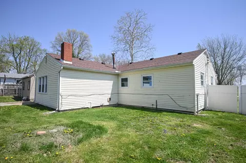 Exterior - 245 Gordon Rd, Springfield, OH 45504 photo 4 of 5