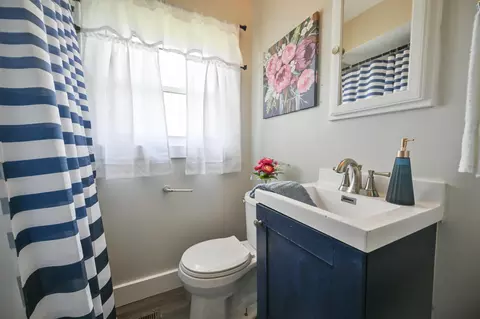 Bath - 245 Gordon Rd, Springfield, OH 45504 photo 4 of 4
