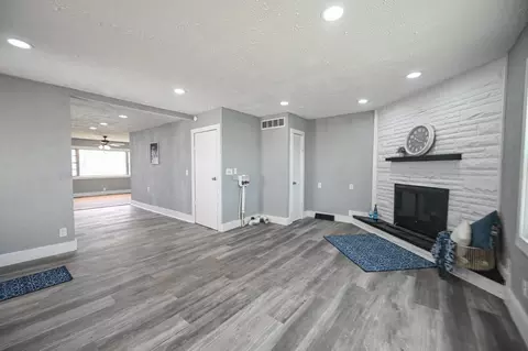 Living - 245 Gordon Rd, Springfield, OH 45504 photo 6 of 10