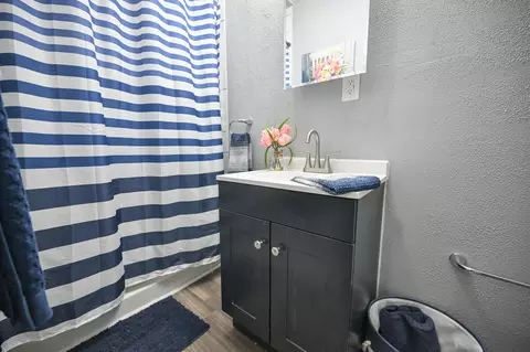 Bath - 245 Gordon Rd, Springfield, OH 45504 photo 1 of 4
