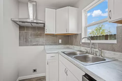 Kitchen - 1517 Parker St, Springfield, OH 45503 photo 6 of 7