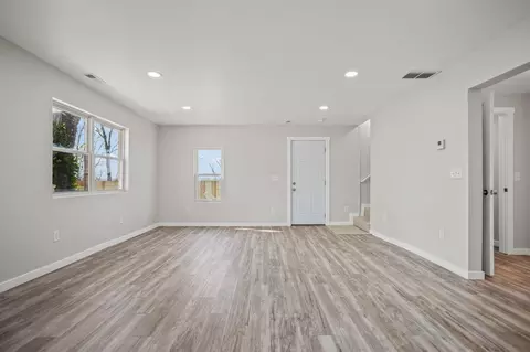 Living - 1517 Parker St, Springfield, OH 45503 photo 1 of 5