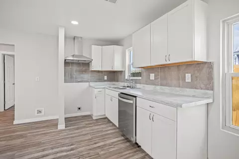 Kitchen - 1517 Parker St, Springfield, OH 45503 photo 5 of 7