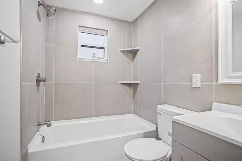 Bath - 1517 Parker St, Springfield, OH 45503 photo 2 of 6