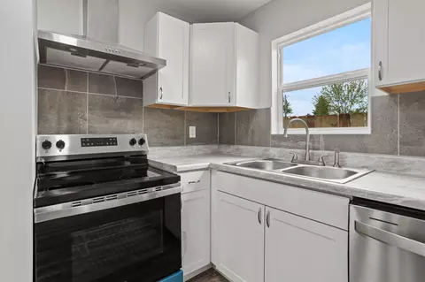 Kitchen - 1517 Parker St, Springfield, OH 45503 photo 3 of 7