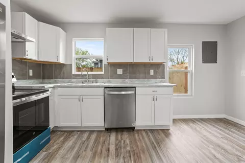 Kitchen - 1517 Parker St, Springfield, OH 45503 photo 4 of 7