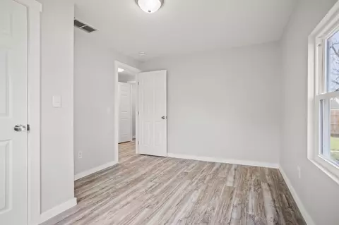 Bedroom - 1517 Parker St, Springfield, OH 45503 photo 5 of 8