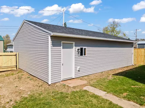 Exterior - 1517 Parker St, Springfield, OH 45503 photo 7 of 8
