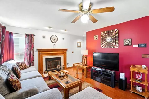 Living - 2100 Simon Ct, Springfield, OH 45503 photo 1 of 3