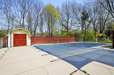 Exterior - 2100 Simon Ct, Springfield, OH 45503 photo 9 of 19