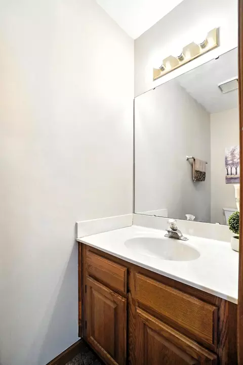 Bath - 2100 Simon Ct, Springfield, OH 45503 photo 2 of 11