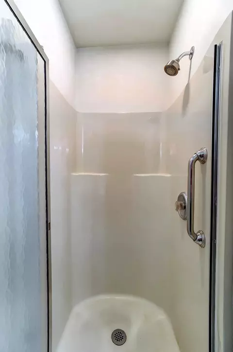 Bath - 2100 Simon Ct, Springfield, OH 45503 photo 8 of 11