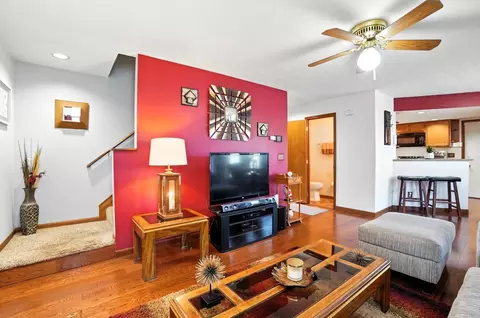 Living - 2100 Simon Ct, Springfield, OH 45503 photo 3 of 3