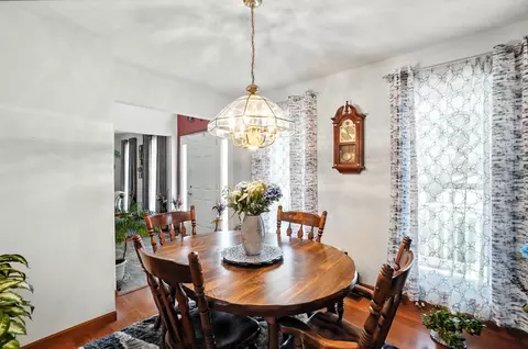 Dining - 2100 Simon Ct, Springfield, OH 45503 photo 4 of 4