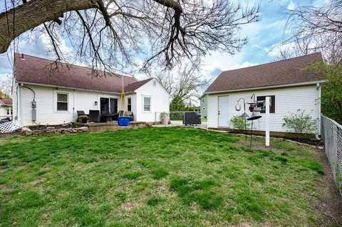 Exterior - 327 W Roseland Ave, Springfield, OH 45503 photo 5 of 11