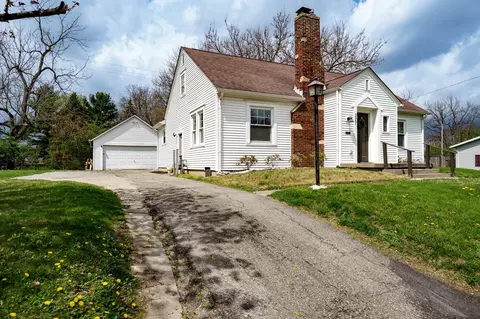 Exterior - 327 W Roseland Ave, Springfield, OH 45503 photo 2 of 11