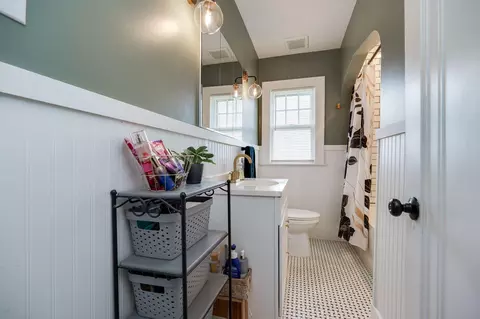 Bath - 327 W Roseland Ave, Springfield, OH 45503 photo 2 of 3