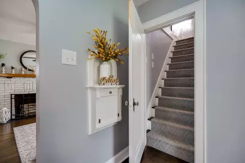 Entry Way - 327 W Roseland Ave, Springfield, OH 45503 photo 4 of 4