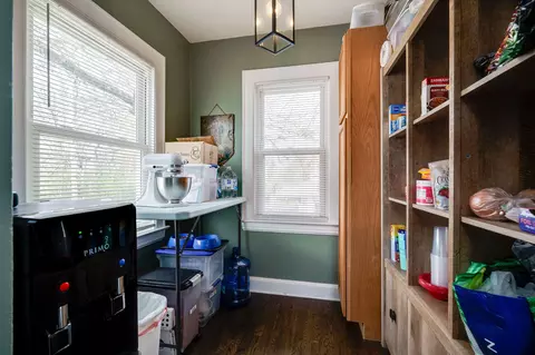 Entry Way - 327 W Roseland Ave, Springfield, OH 45503 photo 3 of 4