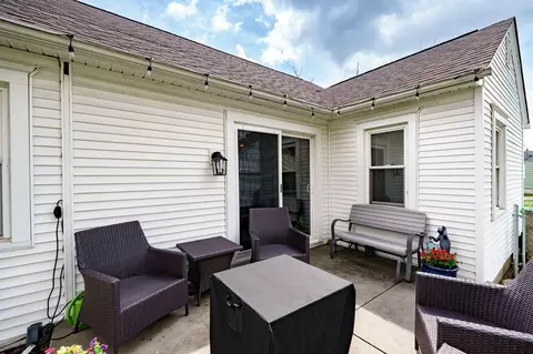 Exterior - 327 W Roseland Ave, Springfield, OH 45503 photo 8 of 11