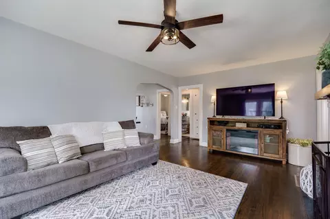 Living - 327 W Roseland Ave, Springfield, OH 45503 photo 1 of 1