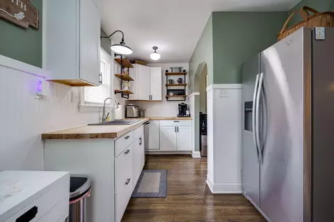 Kitchen - 327 W Roseland Ave, Springfield, OH 45503 photo 3 of 4