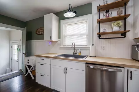 Kitchen - 327 W Roseland Ave, Springfield, OH 45503 photo 1 of 4