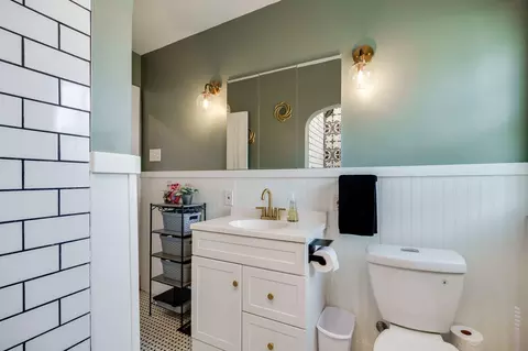 Bath - 327 W Roseland Ave, Springfield, OH 45503 photo 1 of 3