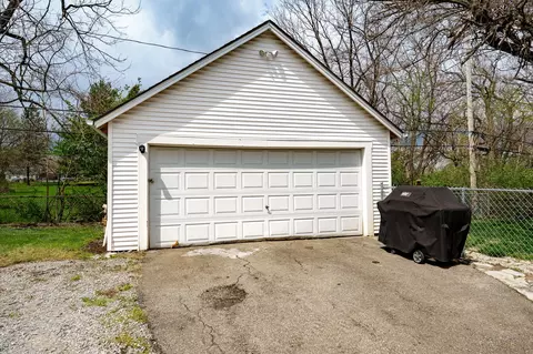 Exterior - 327 W Roseland Ave, Springfield, OH 45503 photo 7 of 11