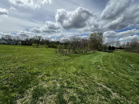 555 Tuttle Rd, Springfield, OH 45503 photo 2
