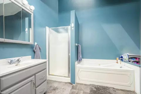 Bath - 607 E Columbus St, Kenton, OH 43326 photo 1 of 2