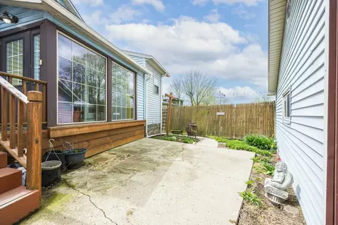Exterior - 607 E Columbus St, Kenton, OH 43326 photo 2 of 13