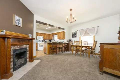 Dining - 607 E Columbus St, Kenton, OH 43326 photo 2 of 2