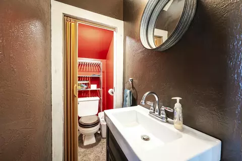 Bath - 607 E Columbus St, Kenton, OH 43326 photo 2 of 2