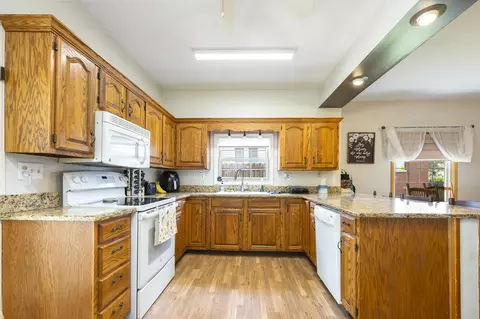 Kitchen - 607 E Columbus St, Kenton, OH 43326 photo 4 of 5