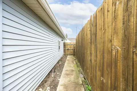 Exterior - 607 E Columbus St, Kenton, OH 43326 photo 11 of 13