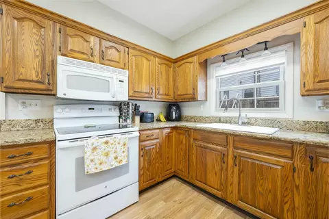 Kitchen - 607 E Columbus St, Kenton, OH 43326 photo 3 of 5