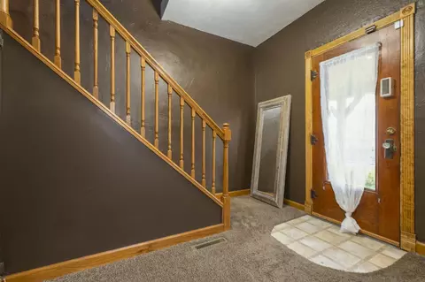 Entry Way - 607 E Columbus St, Kenton, OH 43326 photo 1 of 2