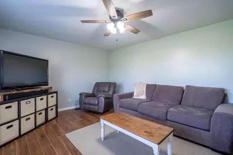 Living - 4100 Joshane St, Springfield, OH 45502 photo 3 of 4