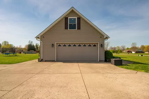 Exterior - 4100 Joshane St, Springfield, OH 45502 photo 11 of 13