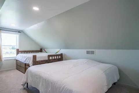 Bedroom - 4100 Joshane St, Springfield, OH 45502 photo 8 of 9