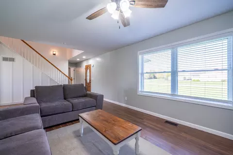 Living - 4100 Joshane St, Springfield, OH 45502 photo 4 of 4