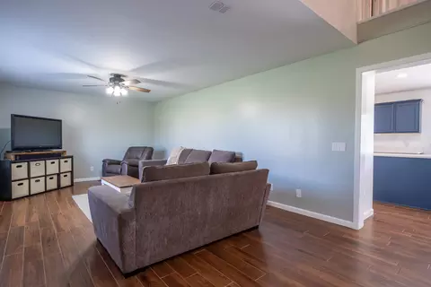 Living - 4100 Joshane St, Springfield, OH 45502 photo 2 of 4