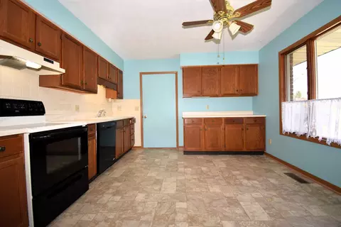 1035 Bradford Dr, Springfield, OH 45503 photo 4