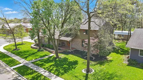 2002 Barnsbury Ct, Celina, OH 45822