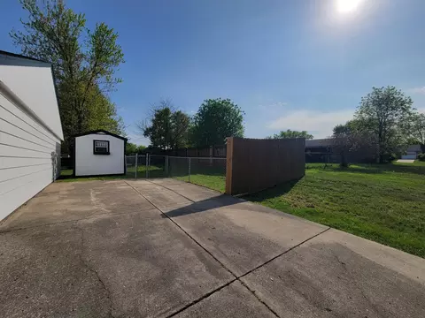 Exterior - 2027 Andover Ave, Springfield, OH 45503 photo 9 of 10