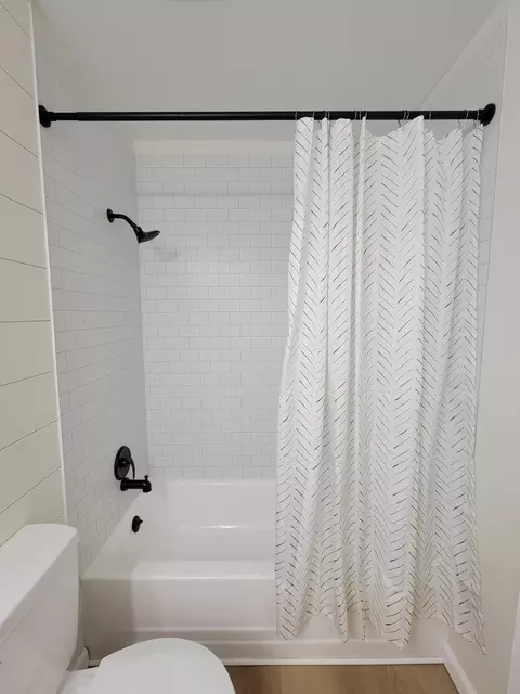 Bath - 2027 Andover Ave, Springfield, OH 45503 photo 3 of 4