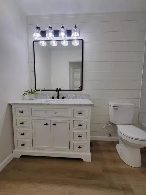 Bath - 2027 Andover Ave, Springfield, OH 45503 photo 1 of 4